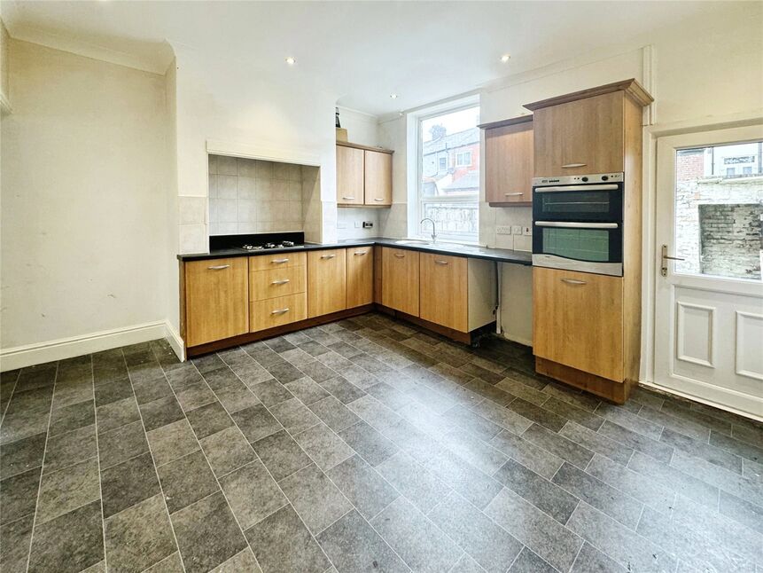 2 bedroom Mid Terrace House for sale