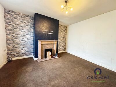 2 bedroom Mid Terrace House for sale