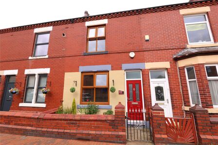 2 bedroom Mid Terrace House for sale