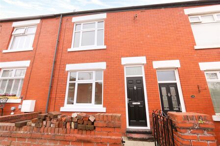 Baron Road, 2 bedroom Mid Terrace House to rent, £1,385 pcm