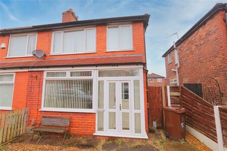 Windsor Drive, 2 bedroom End Terrace House for sale, £170,000