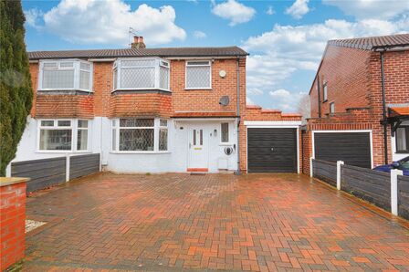 Ashwood Avenue, 3 bedroom Semi Detached House for sale, £325,000