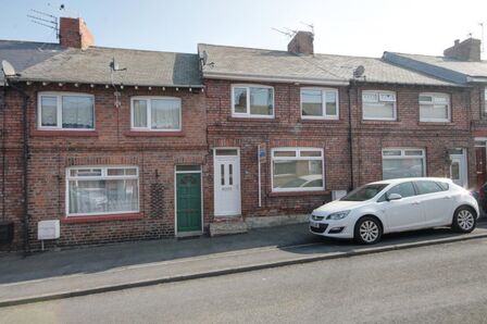 3 bedroom Mid Terrace House to rent