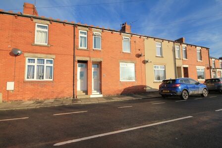 2 bedroom Mid Terrace House to rent