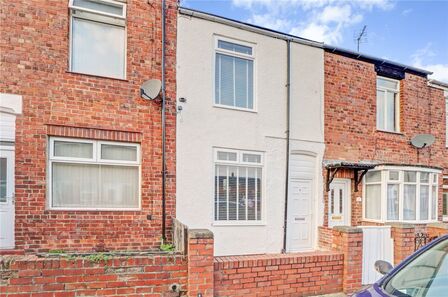 East Parade, 3 bedroom Mid Terrace House to rent, £550 pcm