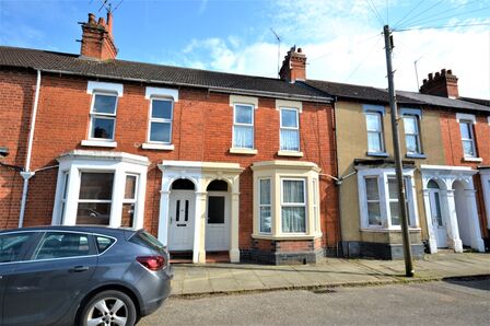 Althorp Road, 3 bedroom Mid Terrace House to rent, £1,200 pcm