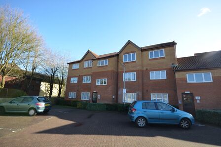 Faraday Close, 1 bedroom  Flat to rent, £775 pcm