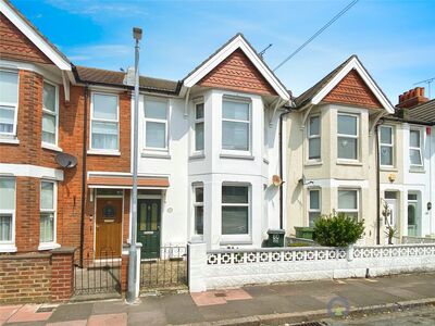 3 bedroom Mid Terrace House for sale