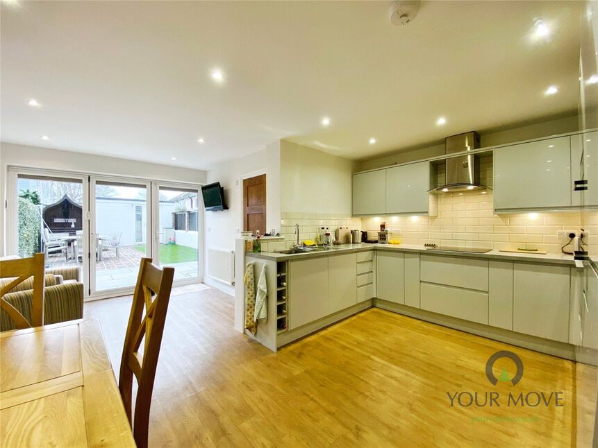 Kitchen / Dining room