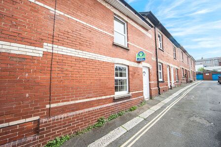 Fore Street, 2 bedroom Mid Terrace House to rent, £925 pcm