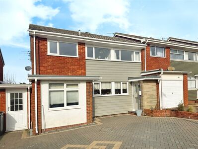 Langstone Drive, 4 bedroom End Terrace House for sale, £375,000