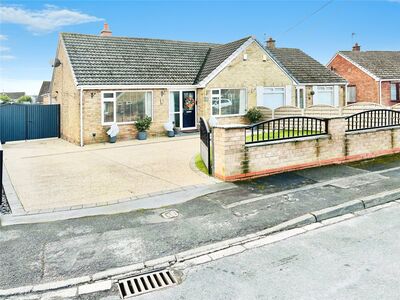 Thorntree Close, 2 bedroom Semi Detached Bungalow for sale, £235,000