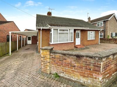 High Street, 2 bedroom Detached Bungalow for sale, £200,000