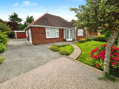 Shaftesbury Avenue, 2 bedroom Detached Bungalow for sale, £325,000