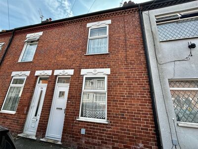 3 bedroom Mid Terrace House for sale