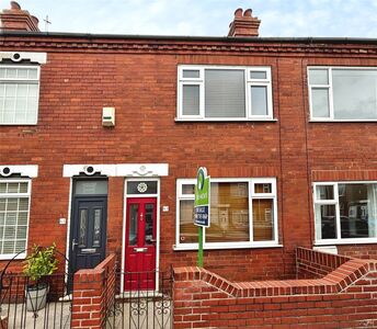 2 bedroom Mid Terrace House for sale