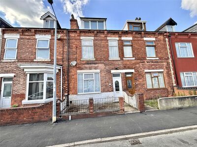 4 bedroom Mid Terrace House for sale