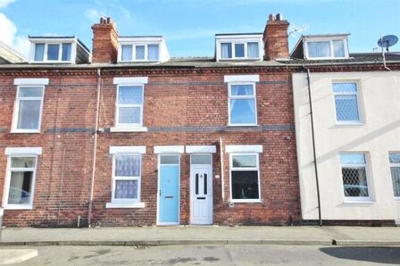 Newport Street, 3 bedroom Mid Terrace House to rent, £800 pcm