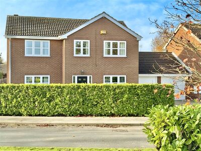 Westparkside, 4 bedroom Detached House for sale, £350,000