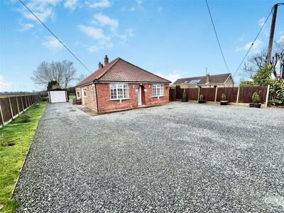 Mill Lane, 3 bedroom Detached Bungalow for sale, £375,000