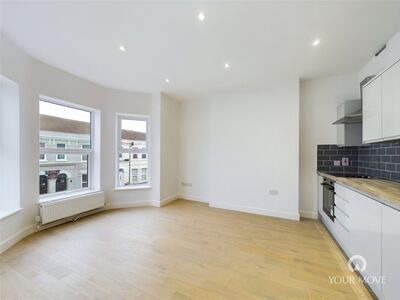 Wellesley Road, 2 bedroom  Flat to rent, £825 pcm