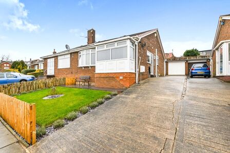 Hillview Road, 2 bedroom Semi Detached Bungalow for sale, £179,950