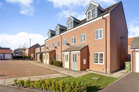 Bramble Close, 3 bedroom End Terrace House for sale, £175,000