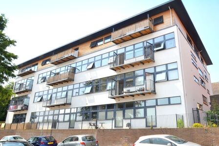 1 Queen Street, 2 bedroom  Flat to rent, £875 pcm