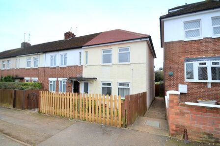 Springfield Road, 2 bedroom Semi Detached House to rent, £895 pcm