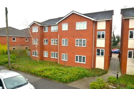 Reservoir Road, 2 bedroom  Flat to rent, £875 pcm