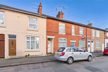 2 bedroom Mid Terrace House for sale