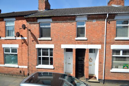 2 bedroom Mid Terrace House to rent