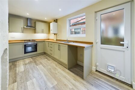 2 bedroom Mid Terrace House for sale