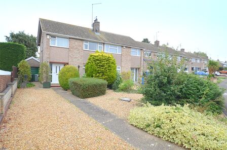 St. Valentines Close, 3 bedroom Semi Detached House to rent, £1,250 pcm