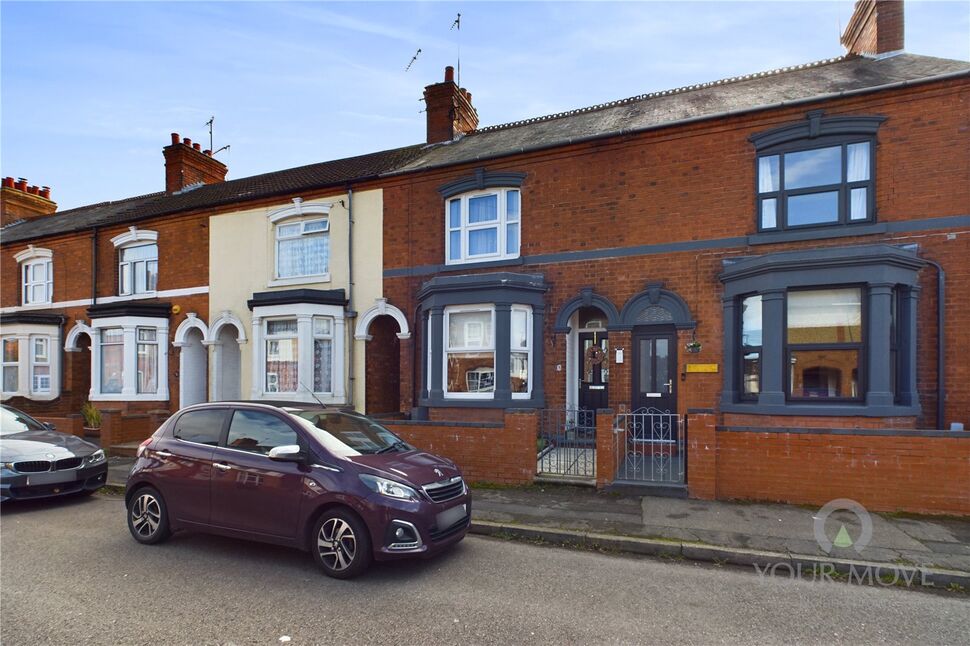 3 bedroom Mid Terrace House for sale