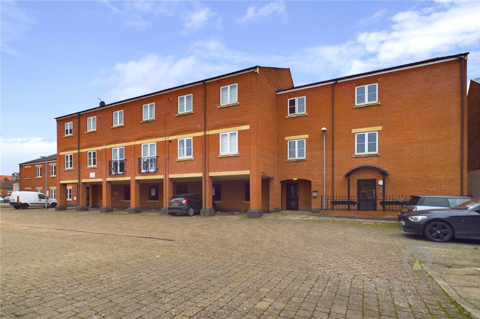 Main image of 2 bedroom  Flat for sale, Queen Street, Kettering, Northamptonshire, NN16