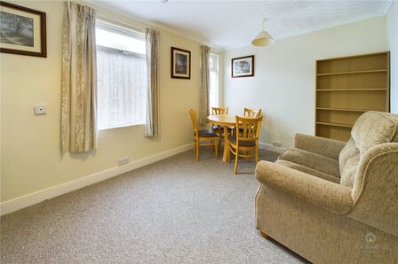 2 bedroom Mid Terrace Flat for sale