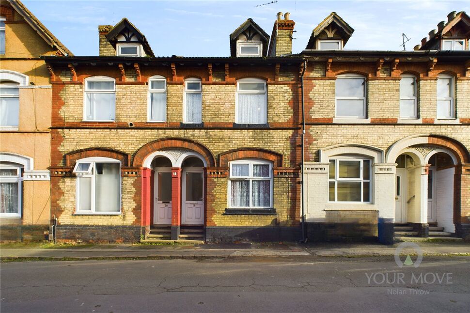 2 bedroom Mid Terrace Flat for sale