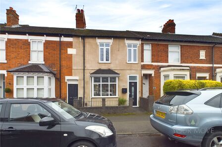 3 bedroom Mid Terrace House for sale