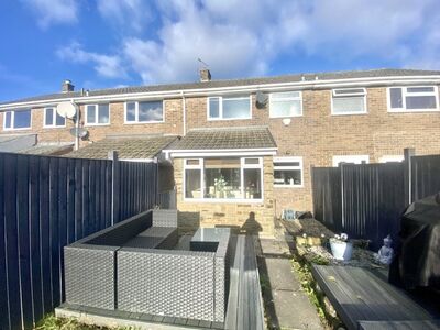 3 bedroom Mid Terrace House for sale