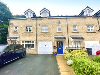 Whitestone Drive, 3 bedroom Mid Terrace House for sale, £270,000