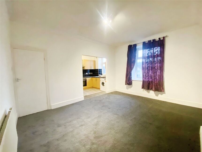 Main image of 3 bedroom Mid Terrace Flat for sale, Ashfield Terrace, Bingley, West Yorkshire, BD16