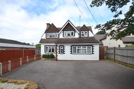 4 bedroom Detached House to rent