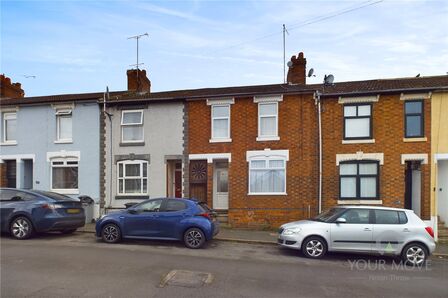 3 bedroom Mid Terrace House for sale