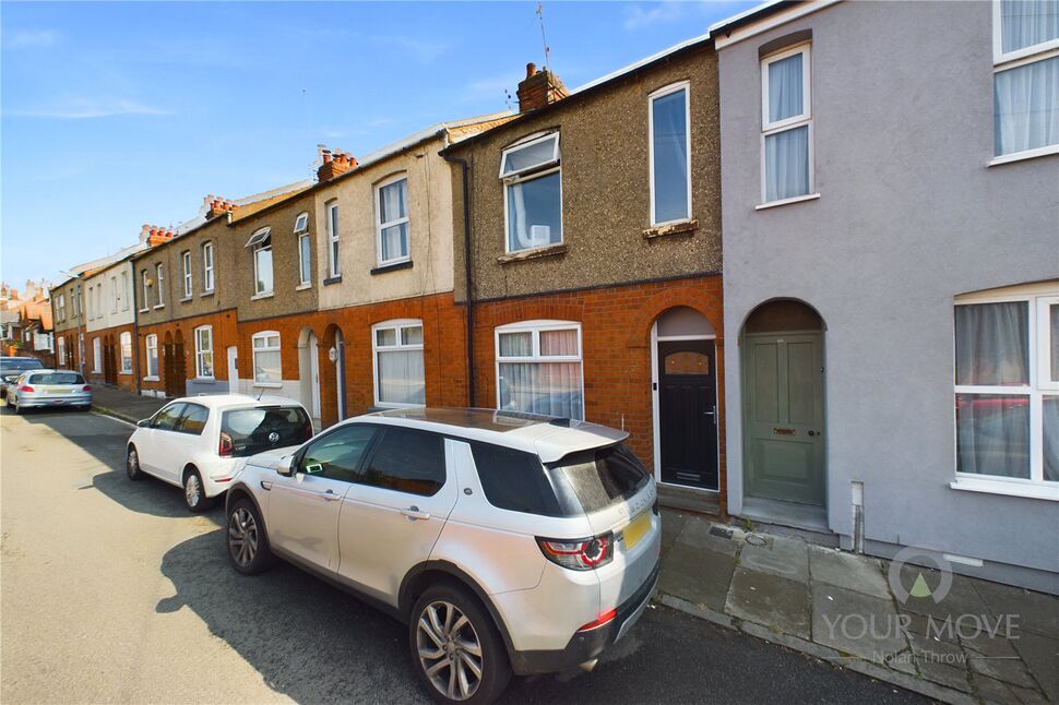 3 bedroom Mid Terrace House for sale