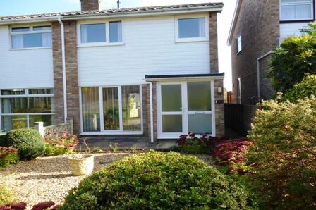 Lays Drive, 3 bedroom Semi Detached House to rent, £1,400 pcm