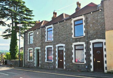 2 bedroom Mid Terrace House for sale