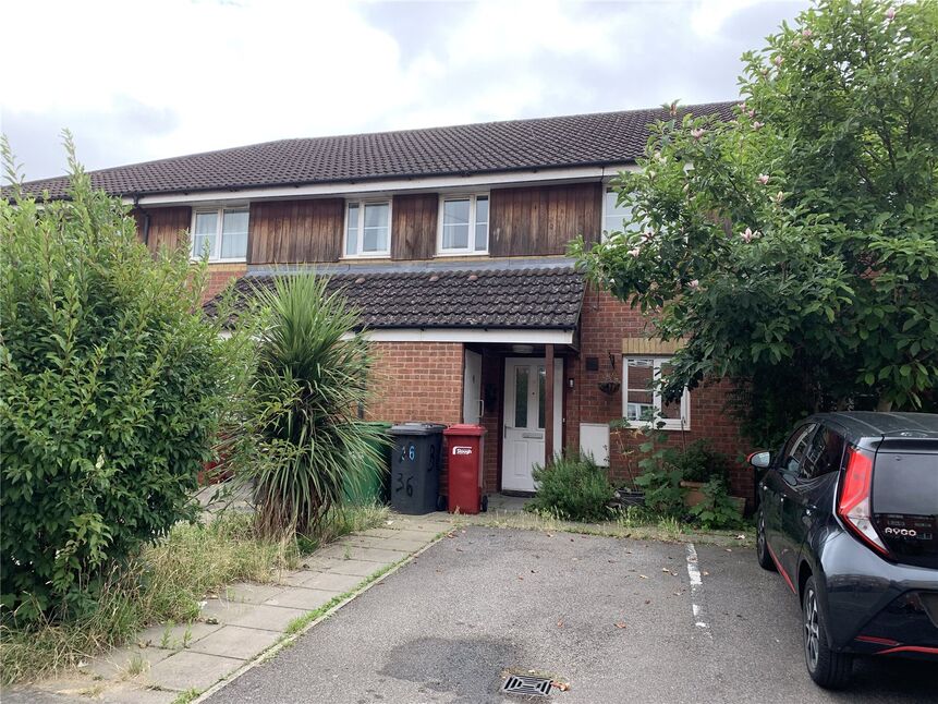 Main image of 3 bedroom Mid Terrace House for sale, Pursers Court, Slough, Berkshire, SL2