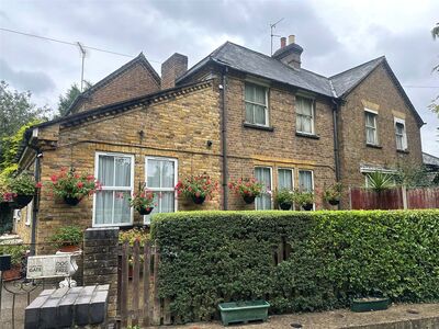 Middle Green, 7 bedroom Detached House for sale, £1,800,000