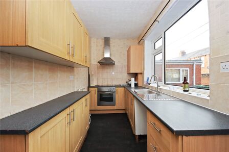 Queen Street, 3 bedroom Mid Terrace House to rent, £600 pcm